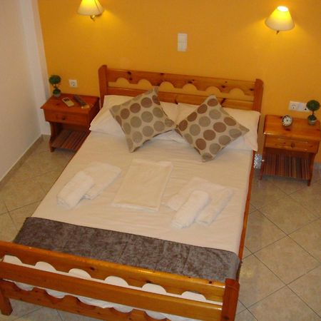 Boussetil Rooms Capanmat Tinos Exterior photo