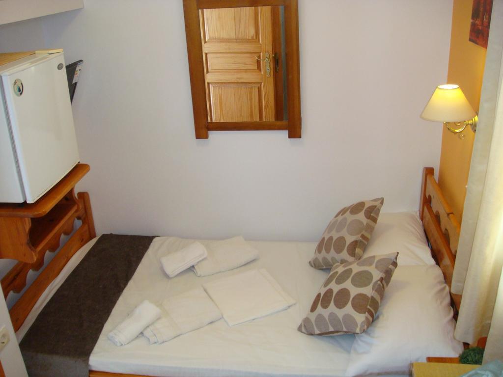 Boussetil Rooms Capanmat Tinos Exterior photo