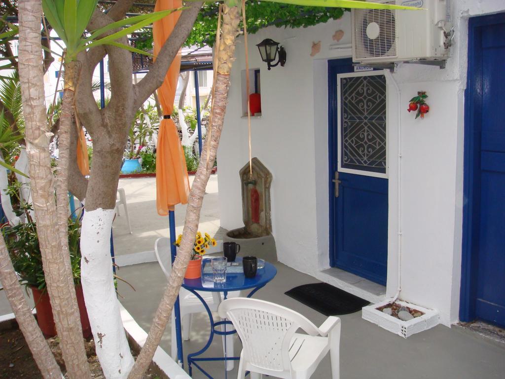 Boussetil Rooms Capanmat Tinos Exterior photo